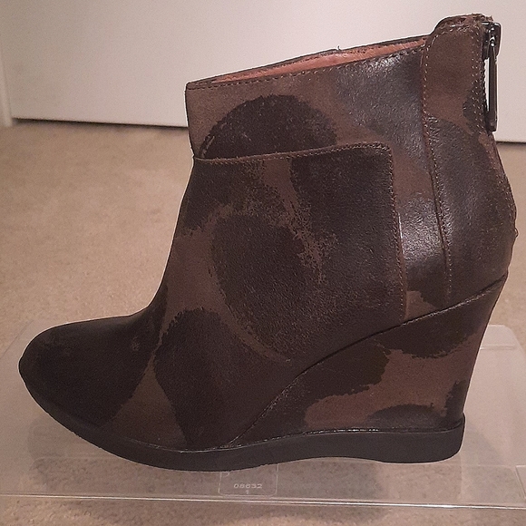 Donald J. Pliner Camo Wedges - Picture 1 of 6